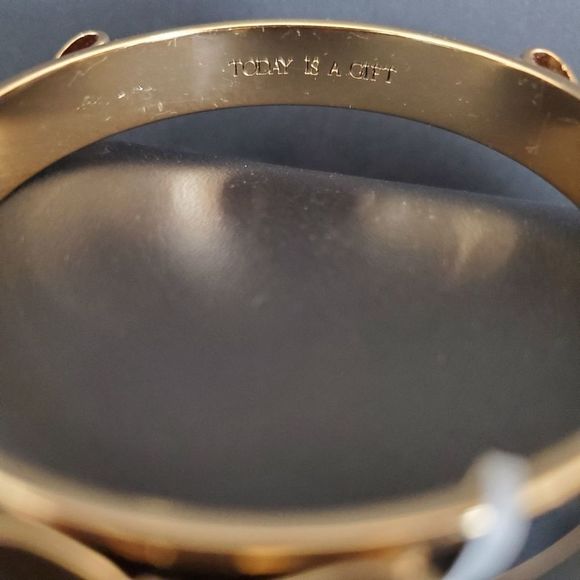 Black and Gold Bow Bracelet - Picture 3 of 11